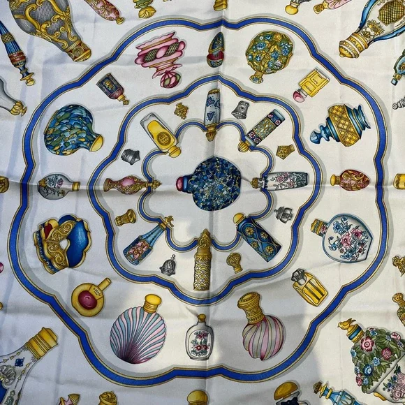 !!Vintage Hermes!! Scarf 100% Silk Lu Falcon Perfume Bottles - Great Condition!! - Picture 2 of 9
